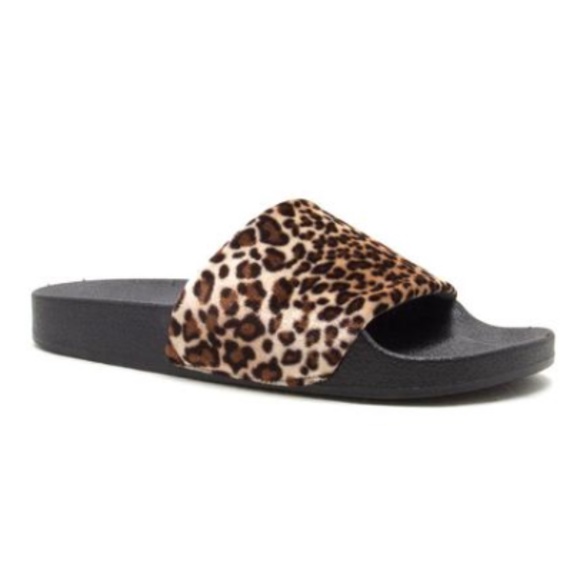 !! SIZE 5 LEFT !! Leopard Slides - Picture 4 of 5